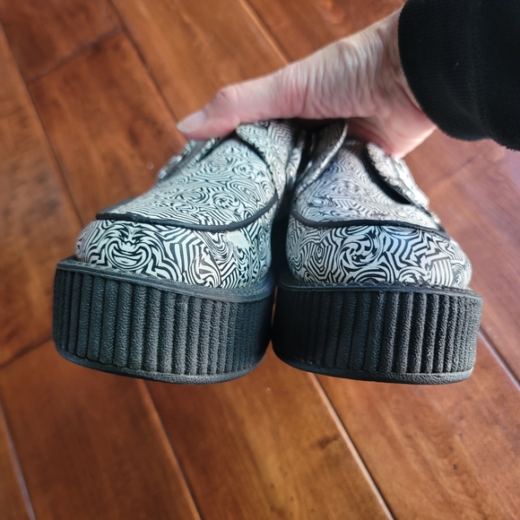 T.U.K Black And White Platform Creepers Size 7 - Picture 4 of 12